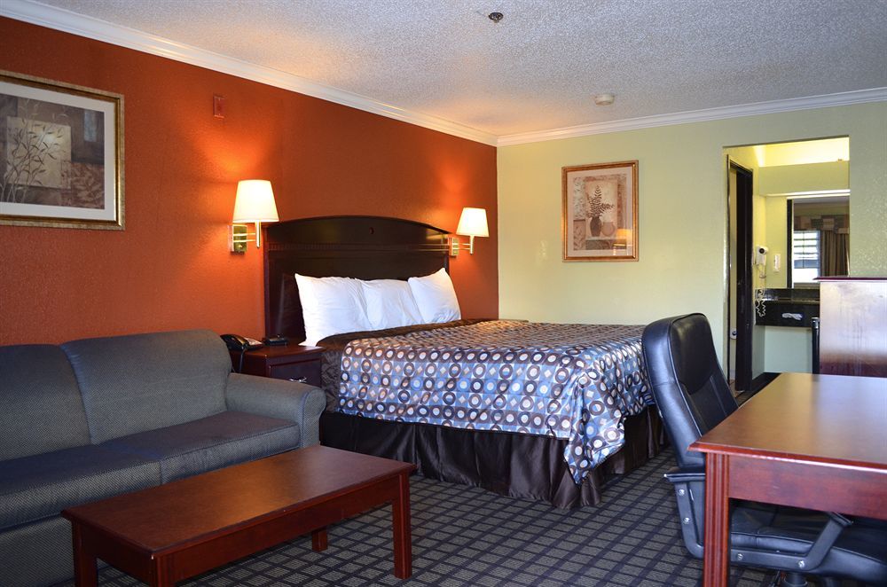 Americas Value Worth 2* Fort Worth